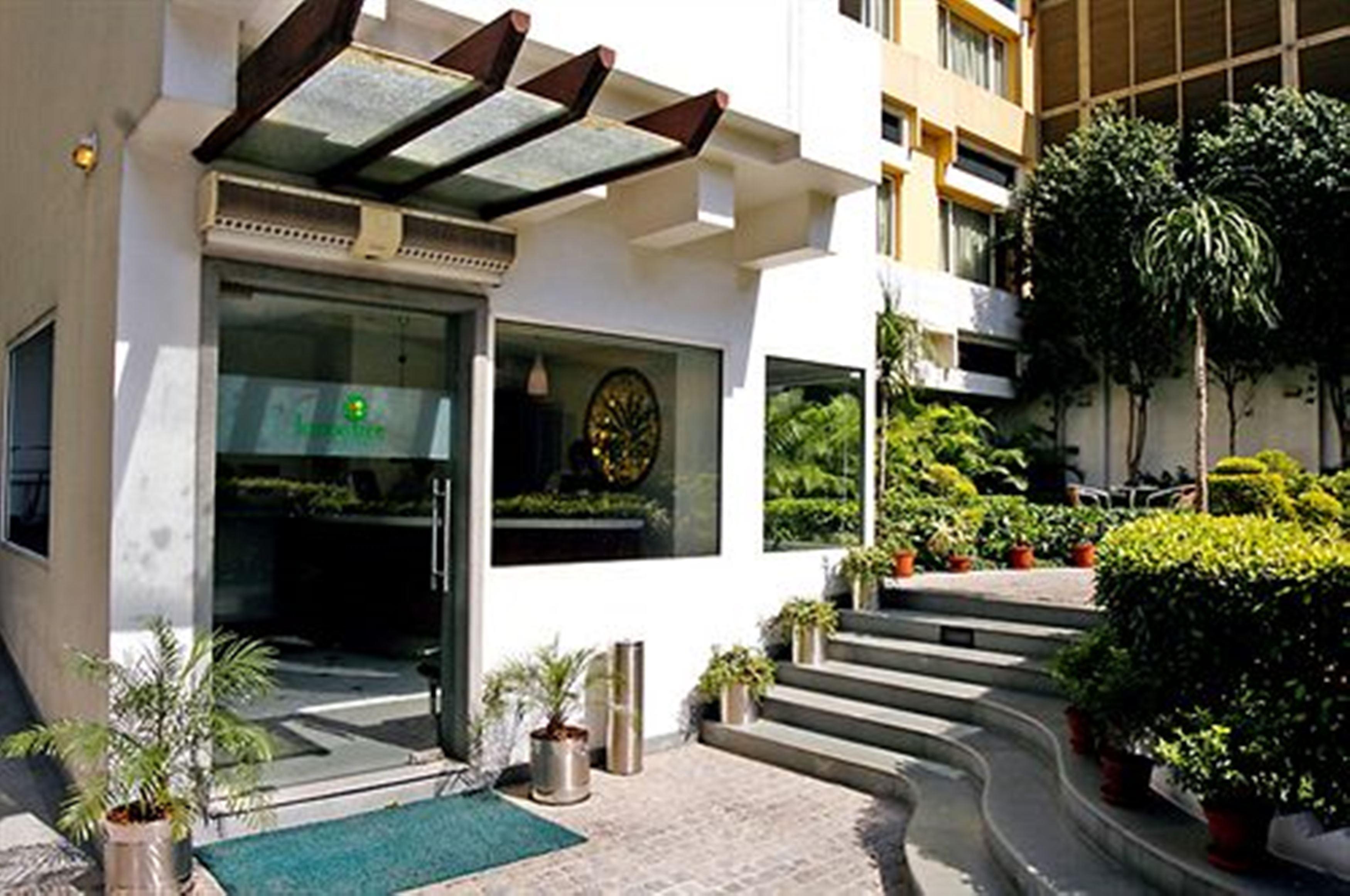 Lemon Tree Hotel, Udyog Vihar, Gurugram Gurgaon Exterior foto